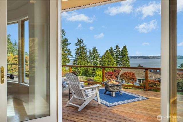 21322 NE President Point Road, Kingston, WA 98346