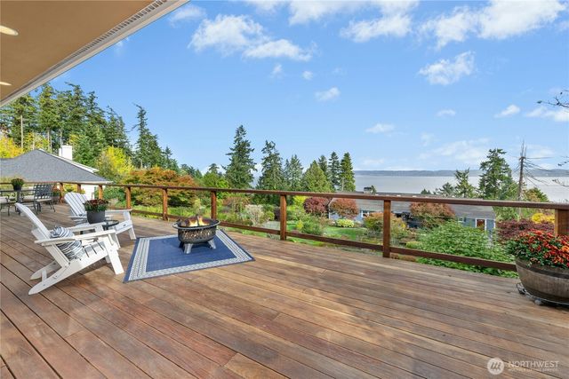 21322 NE President Point Road, Kingston, WA 98346