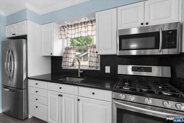 29 Central Avenue, Pompton Lakes, NJ 07442