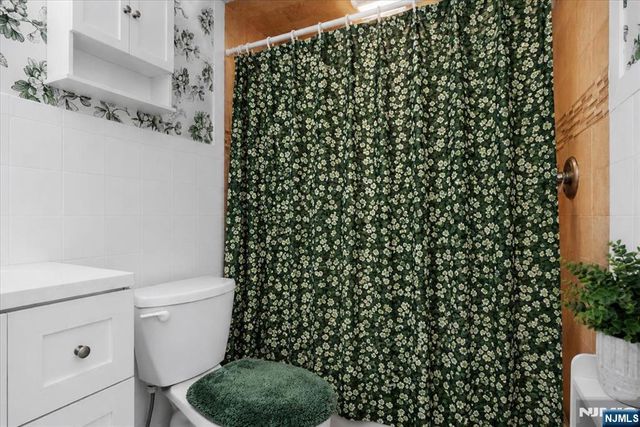 29 Central Avenue, Pompton Lakes, NJ 07442