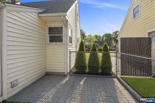 29 Central Avenue, Pompton Lakes, NJ 07442