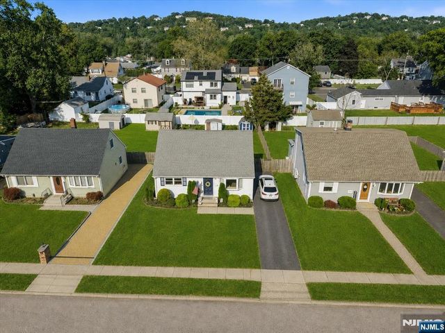 29 Central Avenue, Pompton Lakes, NJ 07442