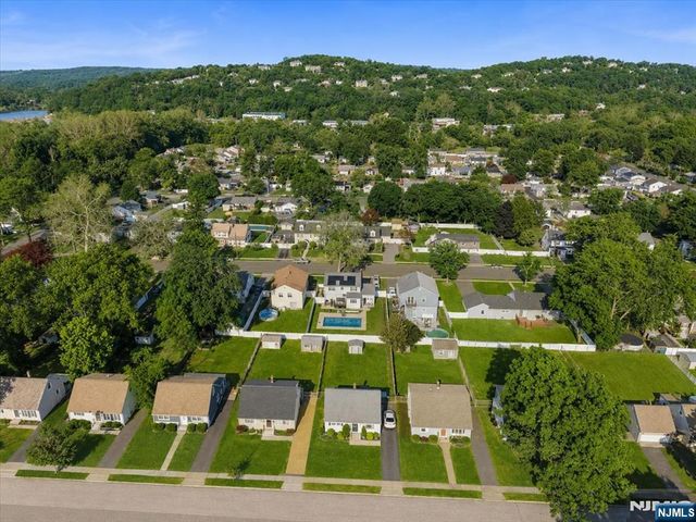 29 Central Avenue, Pompton Lakes, NJ 07442