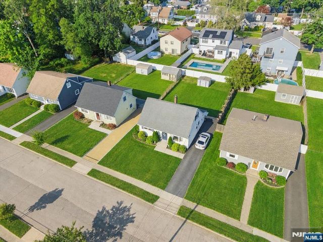 29 Central Avenue, Pompton Lakes, NJ 07442