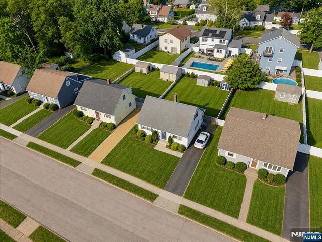 29 Central Avenue, Pompton Lakes, NJ 07442