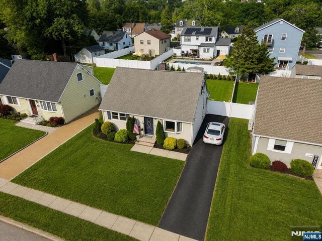 29 Central Avenue, Pompton Lakes, NJ 07442