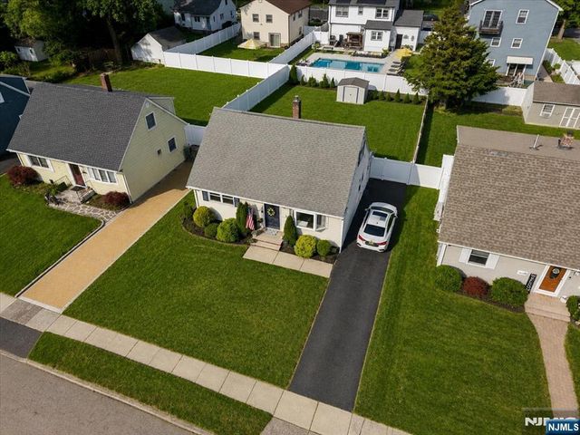 29 Central Avenue, Pompton Lakes, NJ 07442
