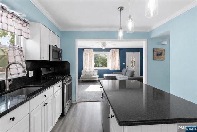 29 Central Avenue, Pompton Lakes, NJ 07442