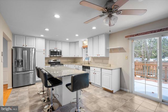 2048 PIERIS CT, Vienna, VA 22182