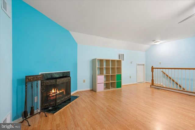 2048 PIERIS CT, Vienna, VA 22182