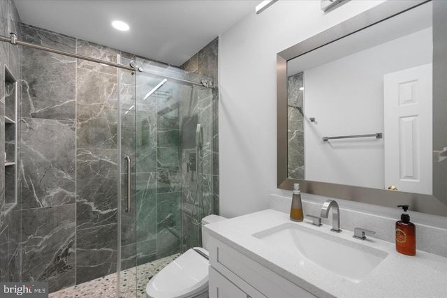 2048 PIERIS CT, Vienna, VA 22182