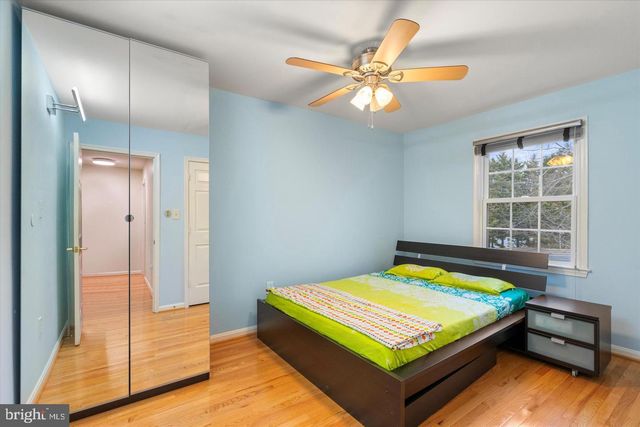 2048 PIERIS CT, Vienna, VA 22182