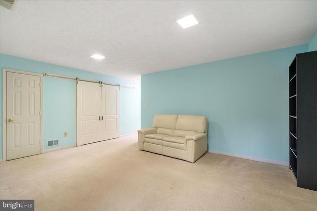 2048 PIERIS CT, Vienna, VA 22182