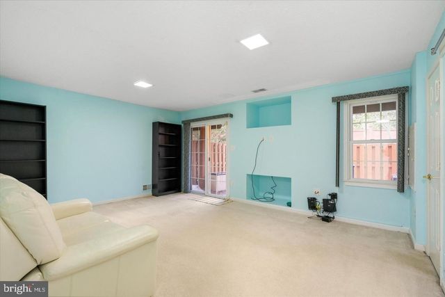 2048 PIERIS CT, Vienna, VA 22182