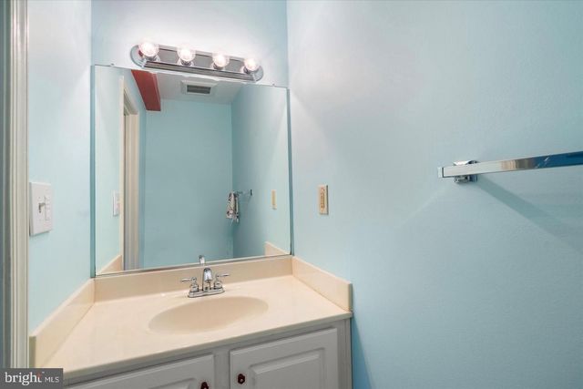 2048 PIERIS CT, Vienna, VA 22182
