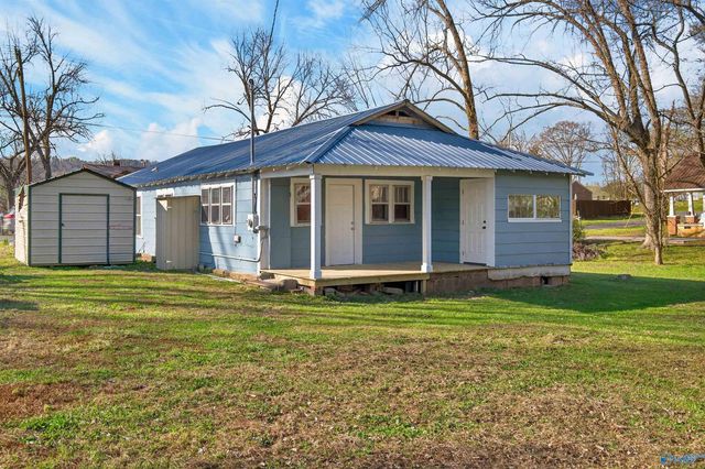 809 Sanders Avenue NE, Fort Payne, AL 35967