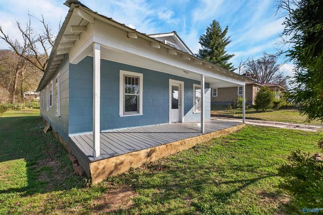 809 Sanders Avenue NE, Fort Payne, AL 35967