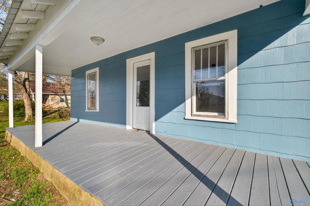 809 Sanders Avenue NE, Fort Payne, AL 35967