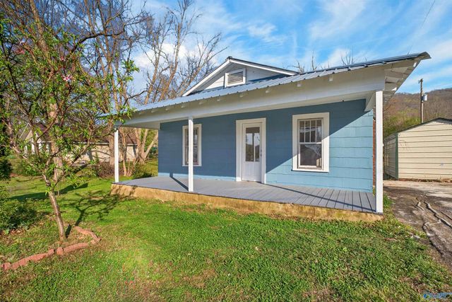 809 Sanders Avenue NE, Fort Payne, AL 35967