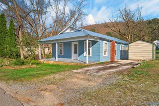 809 Sanders Avenue NE, Fort Payne, AL 35967