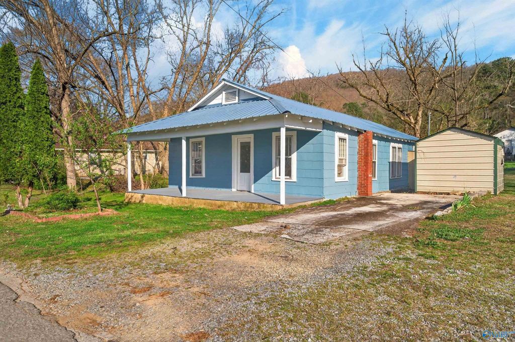 809 Sanders Avenue NE, Fort Payne, AL 35967