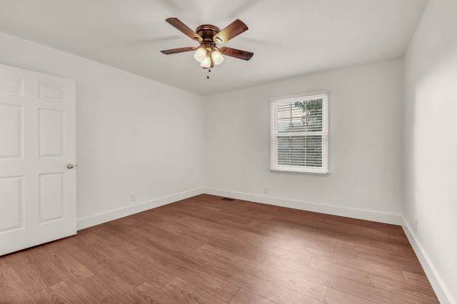 320 Kingswood Ct, Clarksville, TN 37043