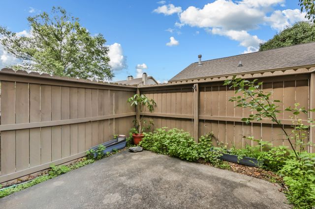 320 Kingswood Ct, Clarksville, TN 37043