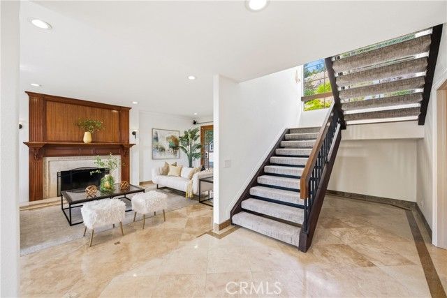 2044 Calle Yucca, Thousand Oaks, CA 91360