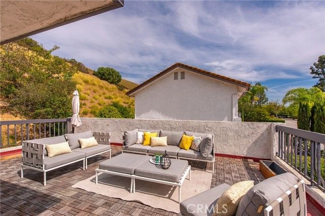 2044 Calle Yucca, Thousand Oaks, CA 91360