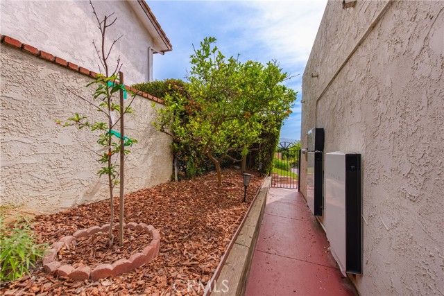 2044 Calle Yucca, Thousand Oaks, CA 91360