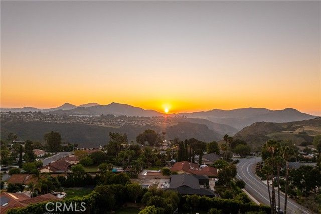 2044 Calle Yucca, Thousand Oaks, CA 91360