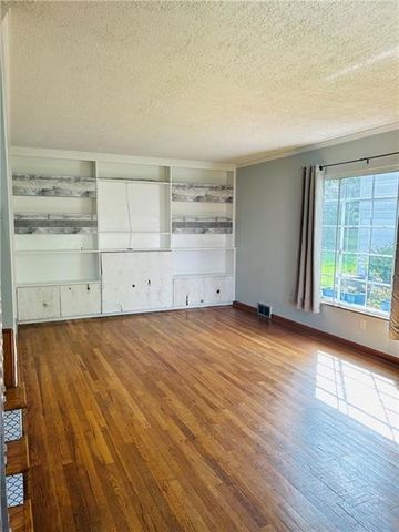 65 Princeton Ave, Uniontown, PA 15401