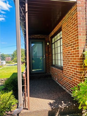 65 Princeton Ave, Uniontown, PA 15401