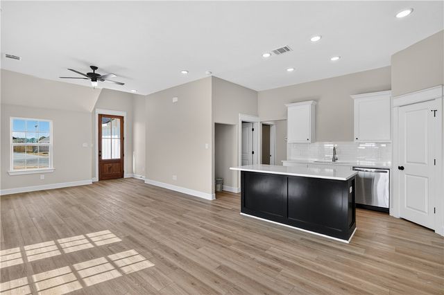 161 Turnrow Cove, Snook, TX 77878