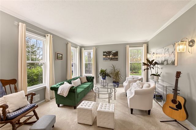 153 Caversham Woods, Pittsford, NY 14534