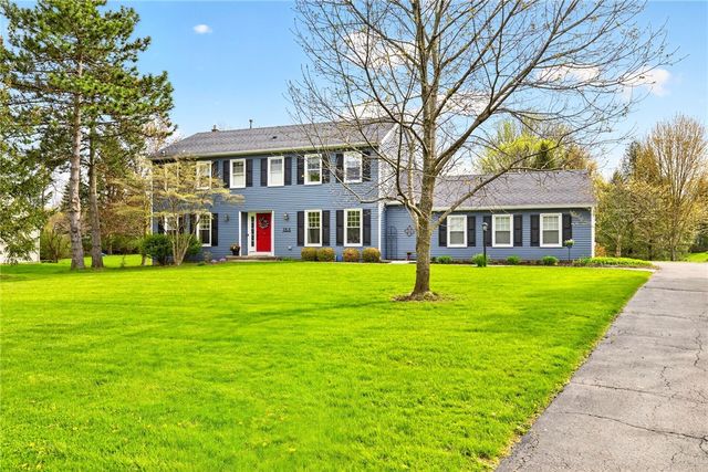 153 Caversham Woods, Pittsford, NY 14534