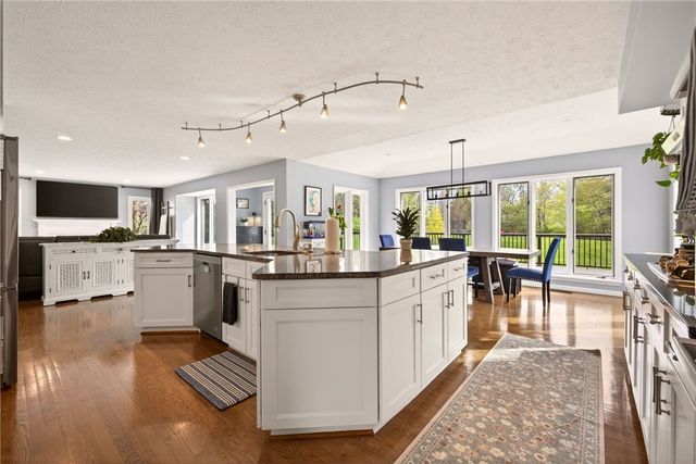 153 Caversham Woods, Pittsford, NY 14534