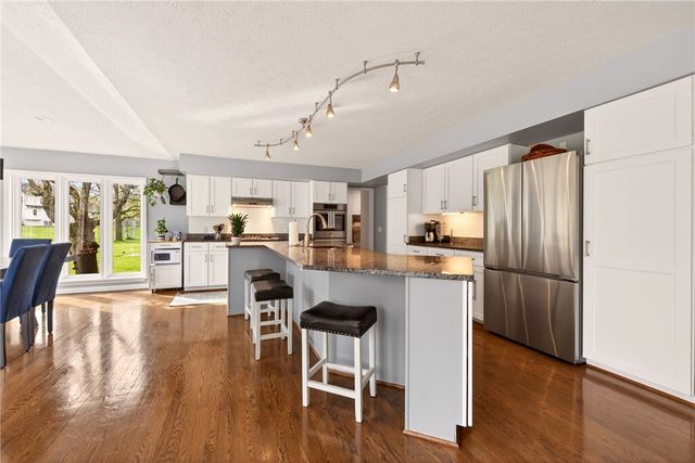 153 Caversham Woods, Pittsford, NY 14534