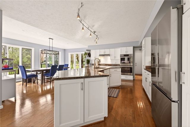 153 Caversham Woods, Pittsford, NY 14534