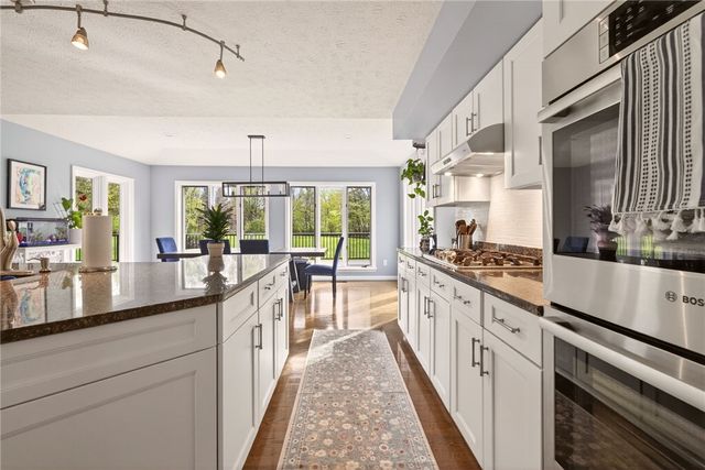 153 Caversham Woods, Pittsford, NY 14534