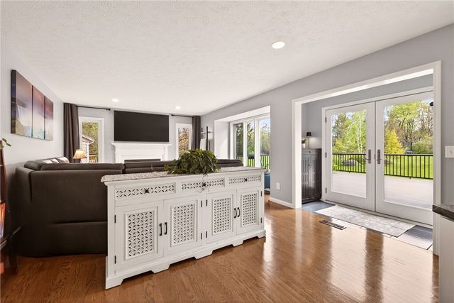 153 Caversham Woods, Pittsford, NY 14534