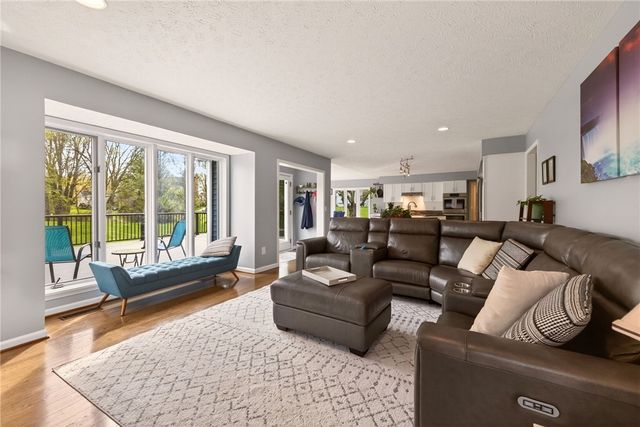 153 Caversham Woods, Pittsford, NY 14534