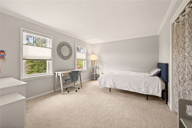 153 Caversham Woods, Pittsford, NY 14534