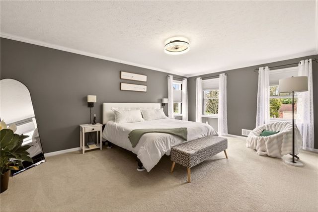 153 Caversham Woods, Pittsford, NY 14534