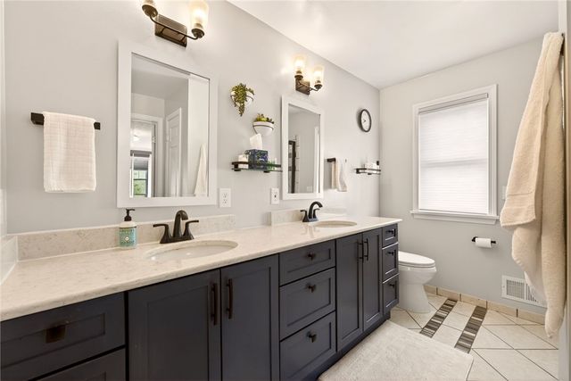 153 Caversham Woods, Pittsford, NY 14534