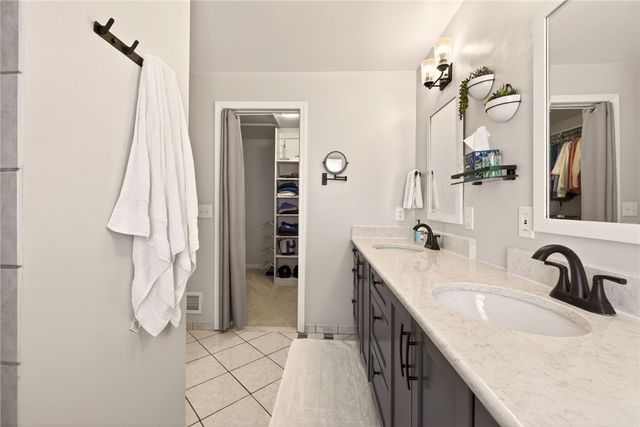 153 Caversham Woods, Pittsford, NY 14534