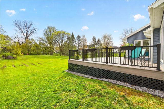 153 Caversham Woods, Pittsford, NY 14534