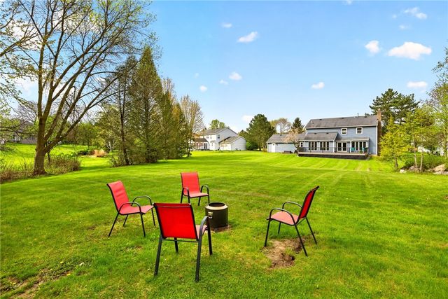 153 Caversham Woods, Pittsford, NY 14534
