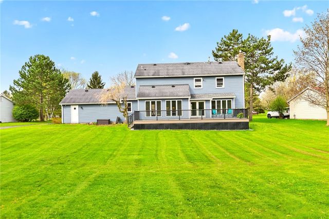 153 Caversham Woods, Pittsford, NY 14534