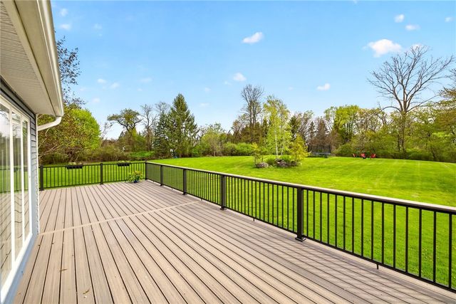 153 Caversham Woods, Pittsford, NY 14534